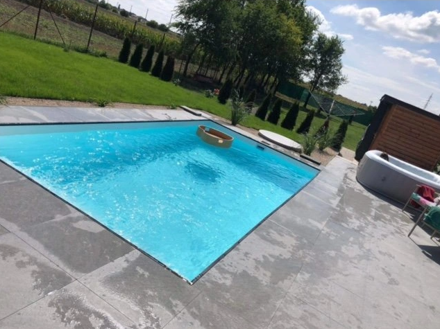 Schwimmbecken Gigant